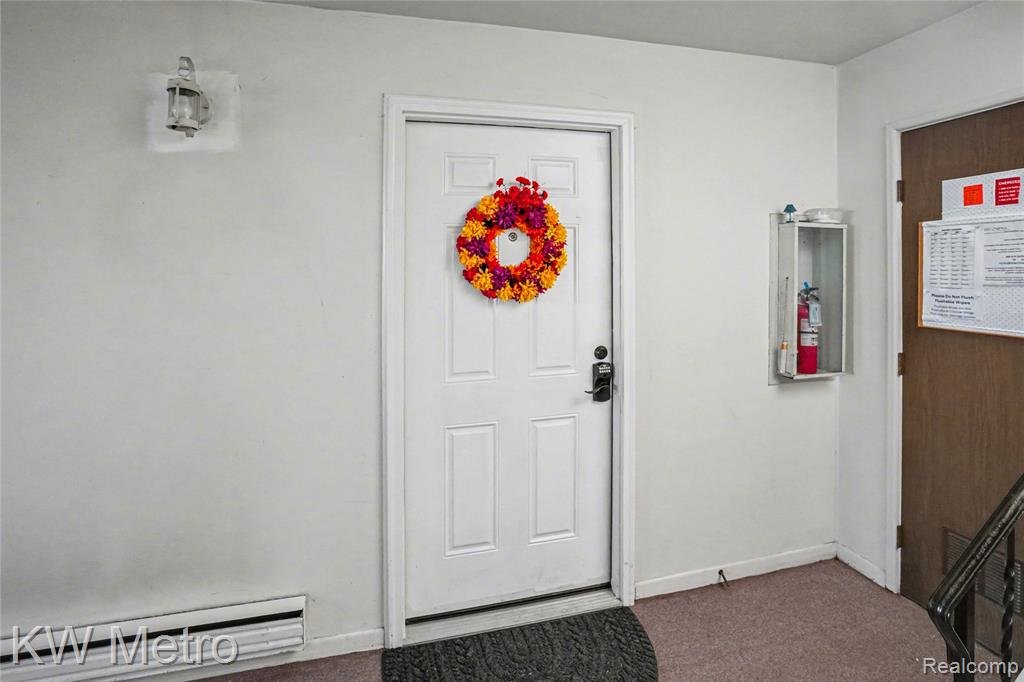 1866 Colonial Village Way, 1, Waterford, MI 48328 — Photo 2