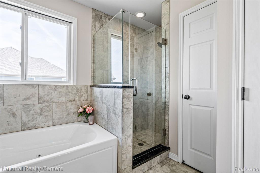 527 SOUTHSHORE Drive, Oxford, MI 48371 — Photo 34