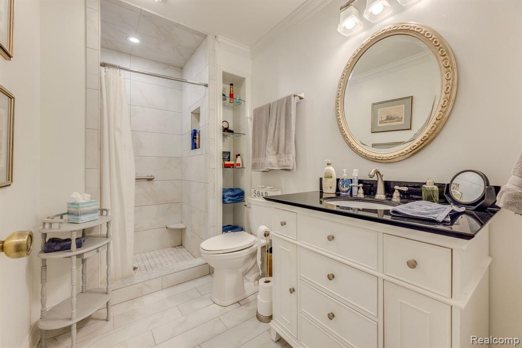833 N Pointe, Port Huron, MI 48060 — Photo 13