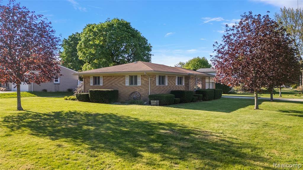15 Pleasant Lake Drive, Waterford, MI 48327 — Photo 3