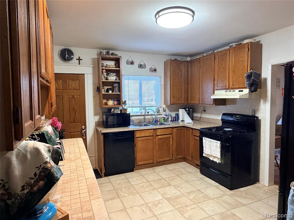 6038 Byron Road, Howell, MI 48855 — Photo 10