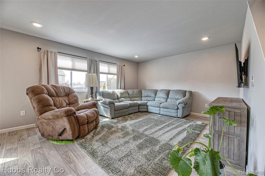 7340 Westminster Circle, Grand Blanc, MI 48439 — Photo 31