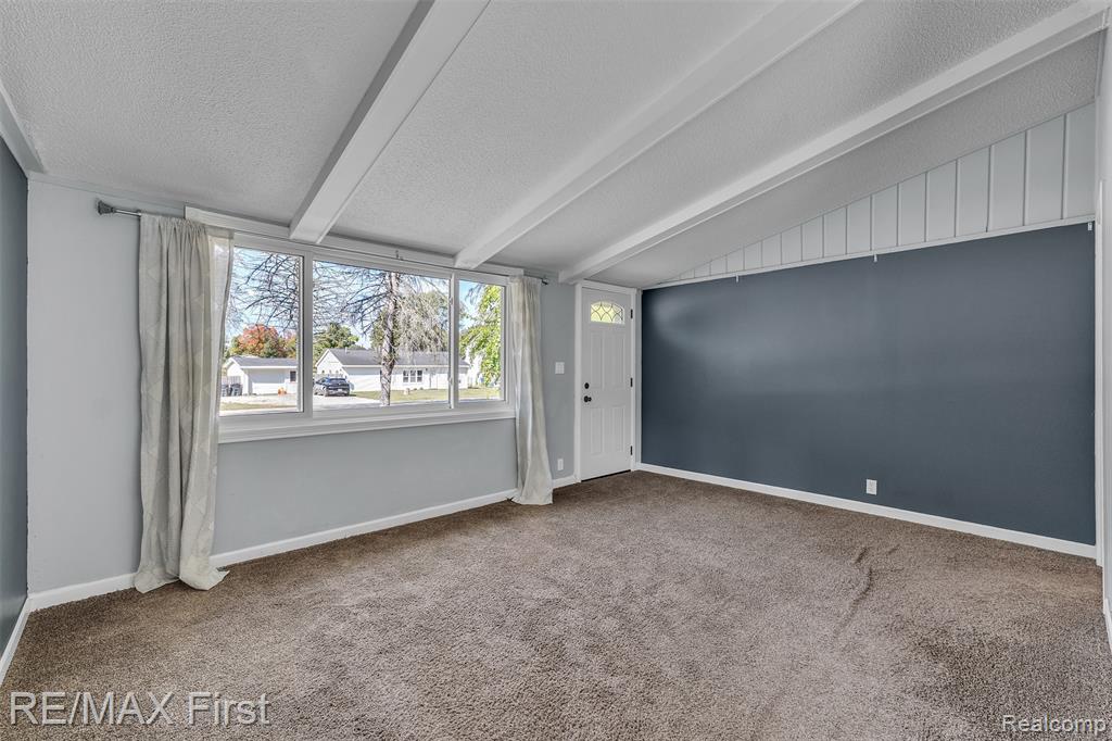 5052 Mary Sue Avenue, Clarkston, MI — Photo 3