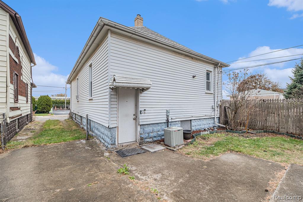 870 4th Street, Wyandotte, MI 48192 — Photo 18