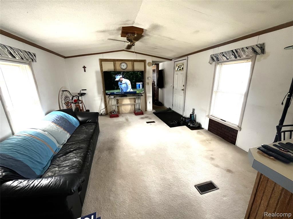 48582 Lakeview Circle, Shelby Twp, MI 48317 — Photo 9