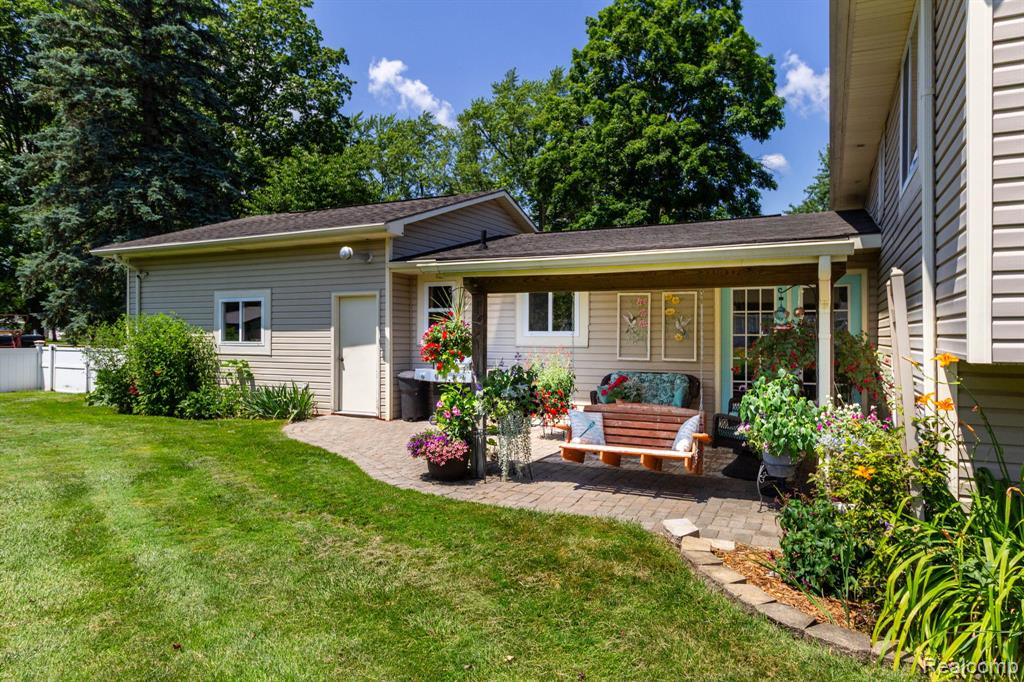 6345 Lanman Drive, Waterford, MI 48329 — Photo 46