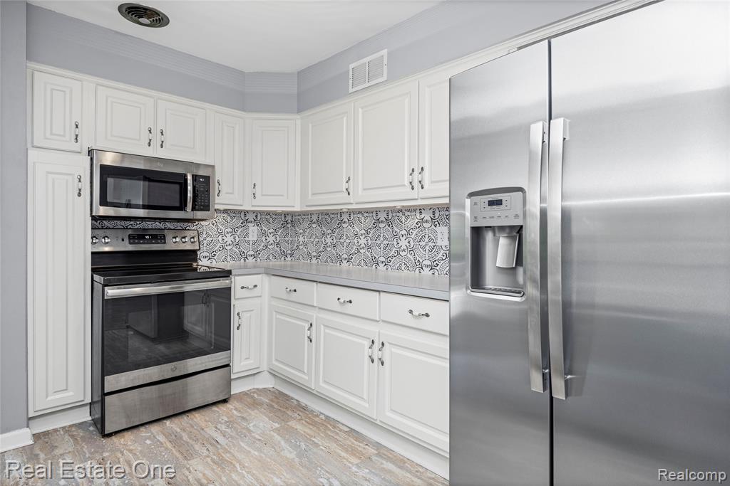6740 Brockhurst Boulevard, West Bloomfield, MI — Photo 2