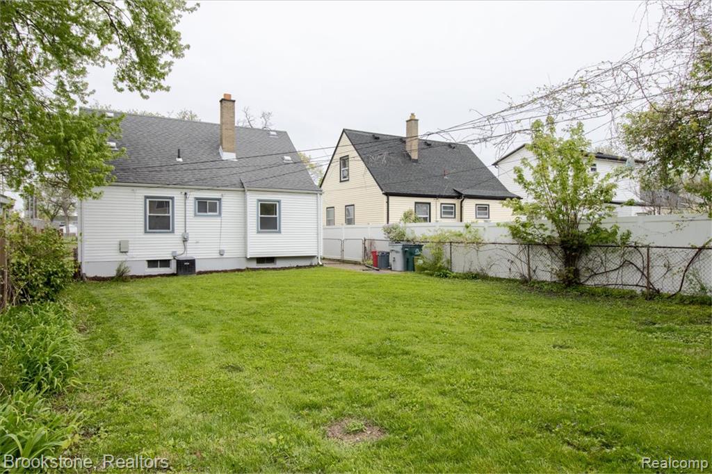 924 E Otis Avenue, Hazel Park, MI 48030 — Photo 26
