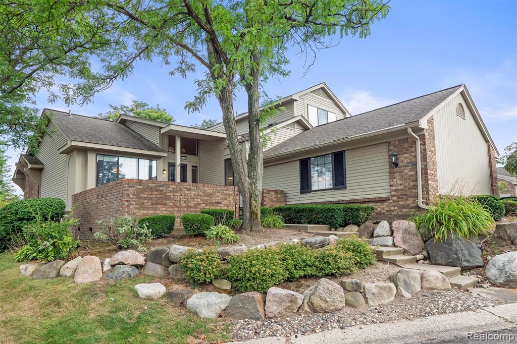 7208 Creeks Bend Drive, West Bloomfield, MI — front exterior