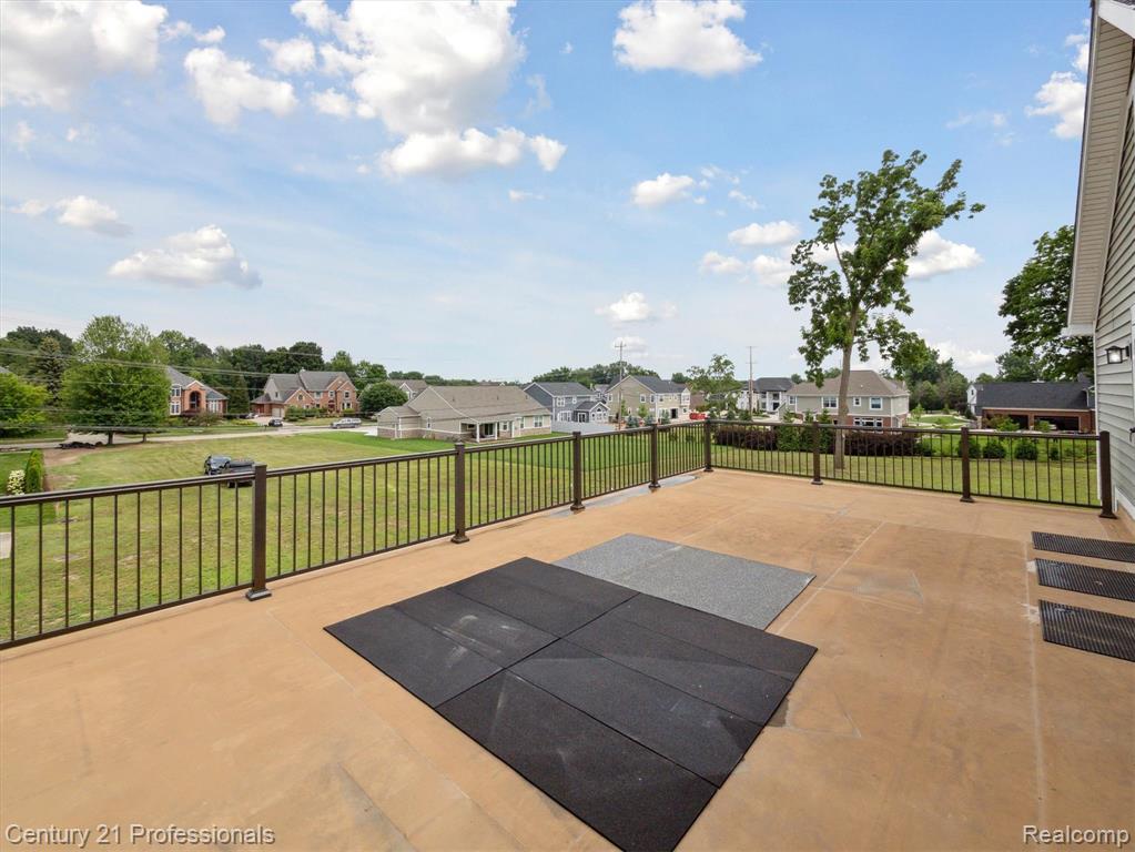 21120 Halsted Road, Farmington Hills, MI 48167 — Photo 32