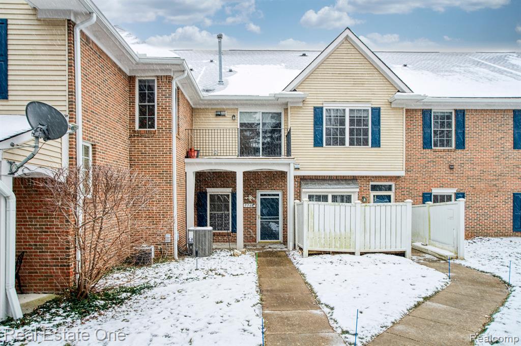 776 AMBERLY Drive, Unit B, Waterford, MI 48328 — front exterior