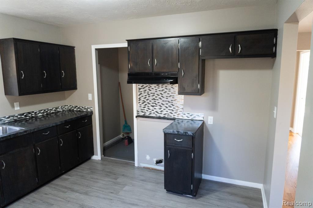 4418 Brunswick Avenue, Flint, MI 48507 — Photo 8