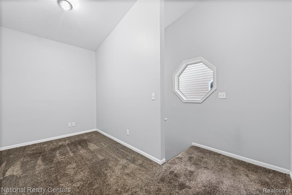 4967 Oak Hill Drive, Waterford, MI 48329 — Photo 9