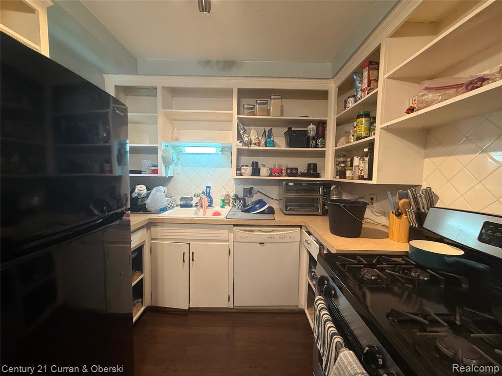 26532 Powers Avenue, Dearborn Heights, MI 48125 — Photo 5