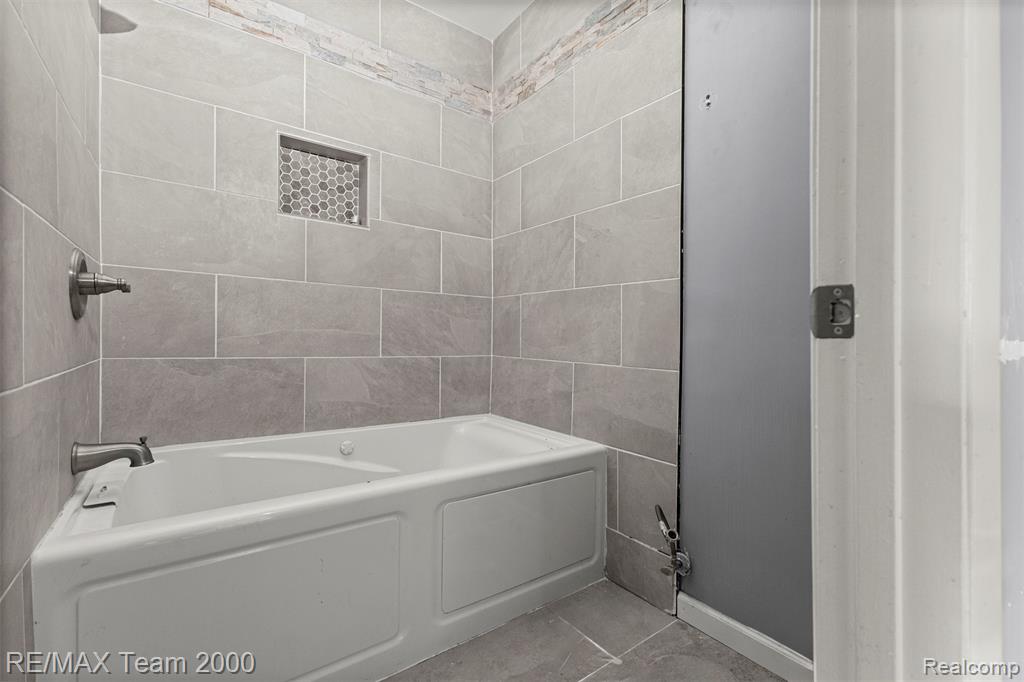 5445 Pine View Drive, Ypsilanti, MI 48197 — Photo 13