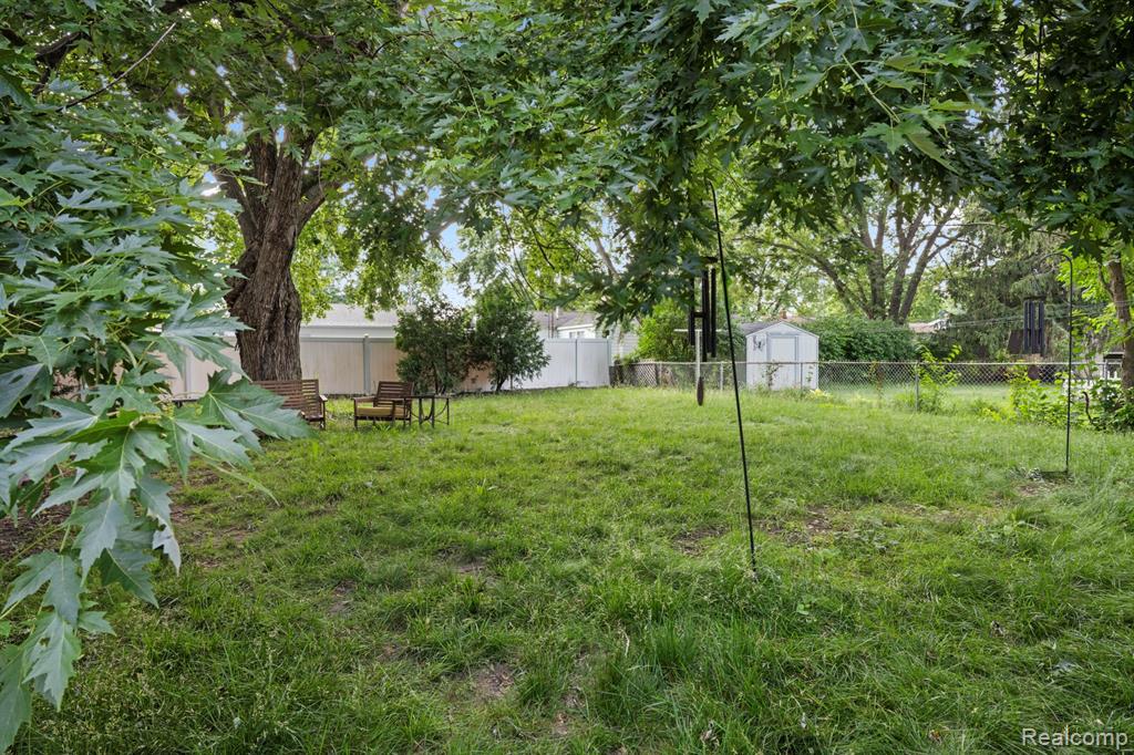 4436 Carmanwood Drive, Flint, MI 48507 — Photo 30