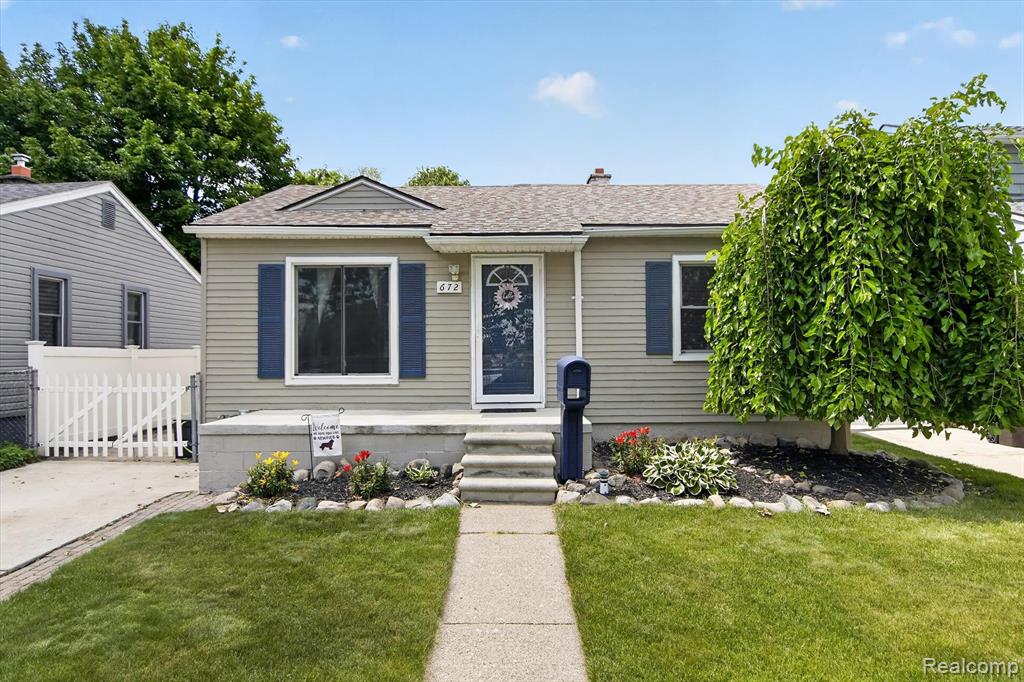 672 8th Street, Wyandotte, MI 48192 — Photo 3