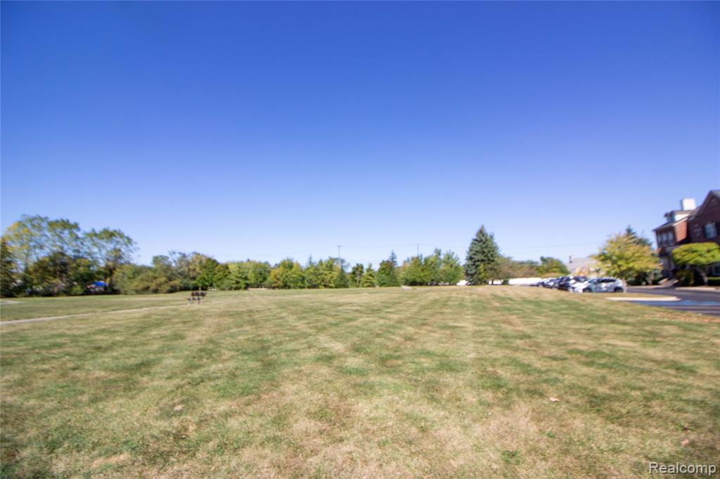 29294 W Glenoaks, Farmington Hills, MI 48334 — Photo 19