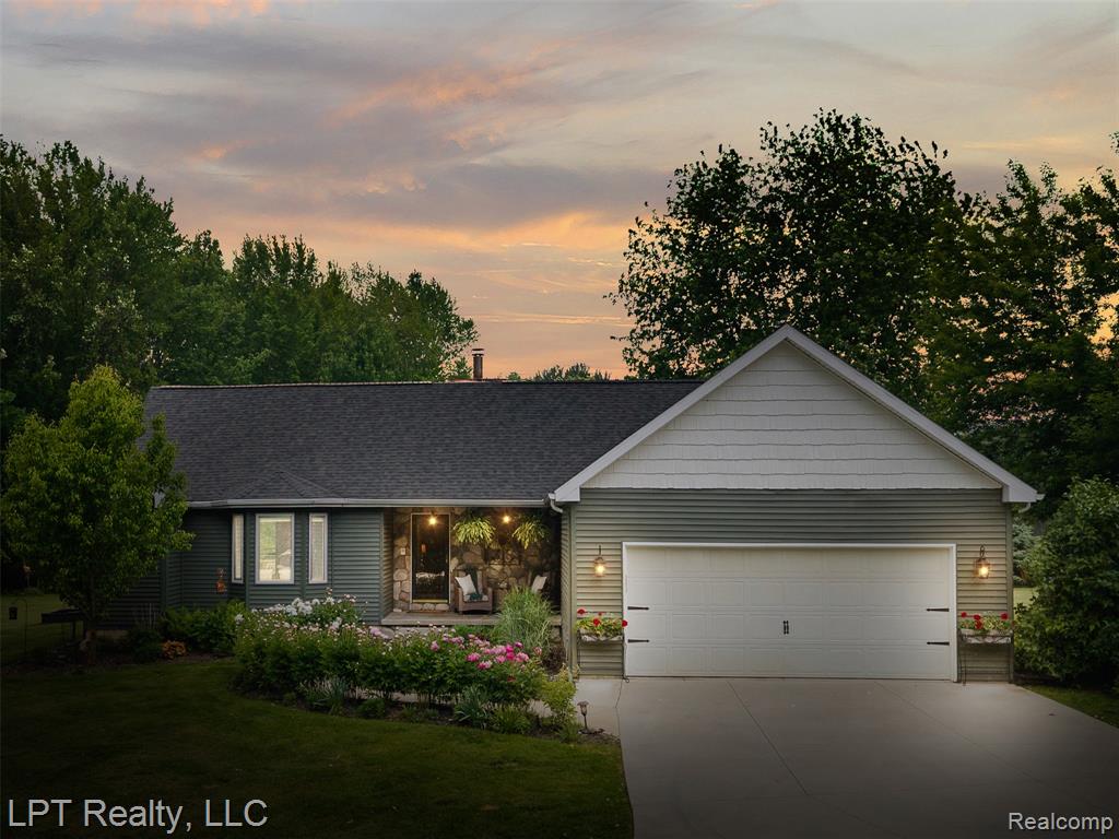 2588 E Jones Road, Howell, MI 48855