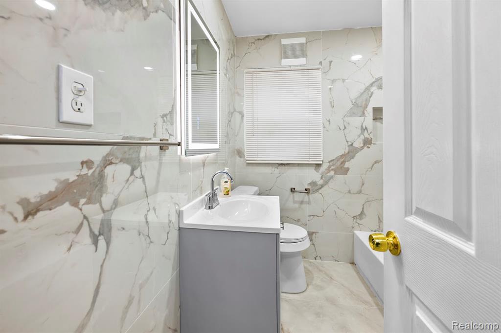 6485 Rosemont Avenue, Detroit, MI 48228 — Photo 16