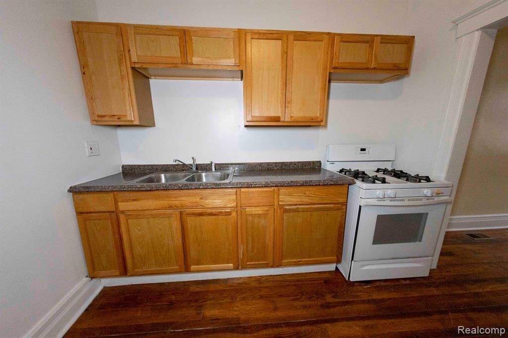 14536 E JEFFERSON Avenue, Detroit, MI 48215 — Photo 28