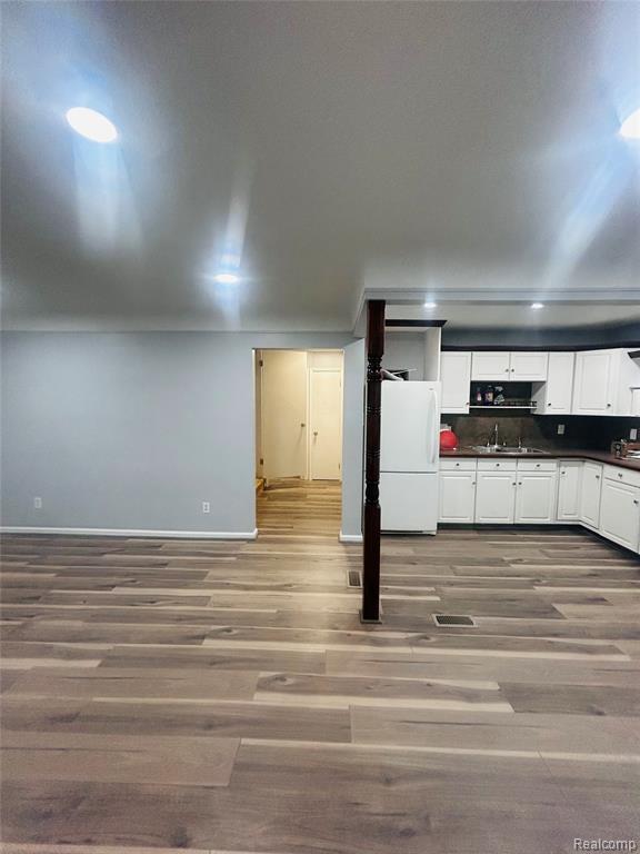 6881 N Vernon Street, Dearborn Heights, MI 48127 — Photo 5