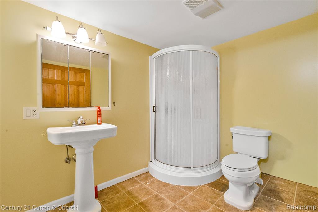5994 Glen Eagles Drive, West Bloomfield, MI 48323 — Photo 38