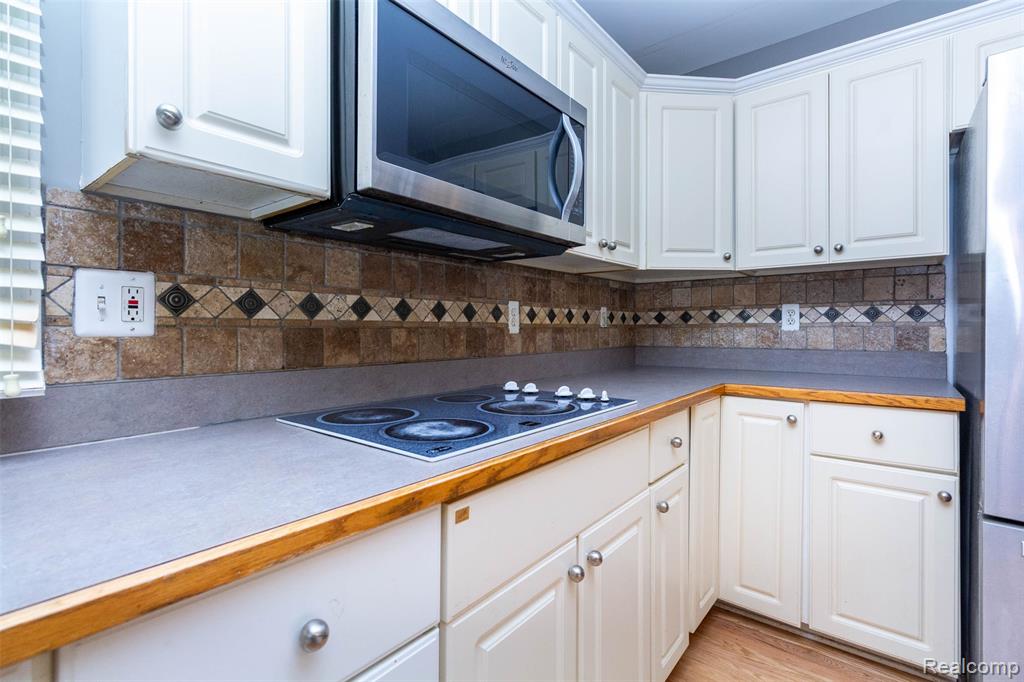 878 Dakota, Rochester Hills, MI 48307 — Photo 14