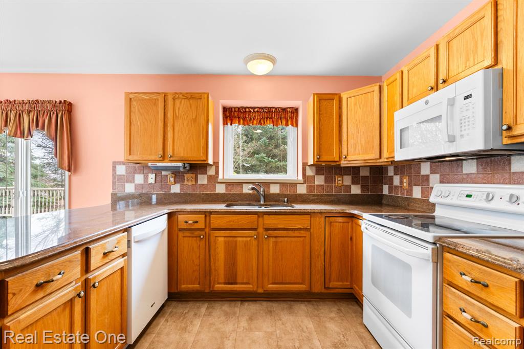 9305 Rotondo Drive, Howell, MI 48855 — Photo 41