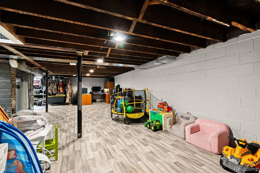 23205 HOLLWEG Street, Armada, MI — Photo 29