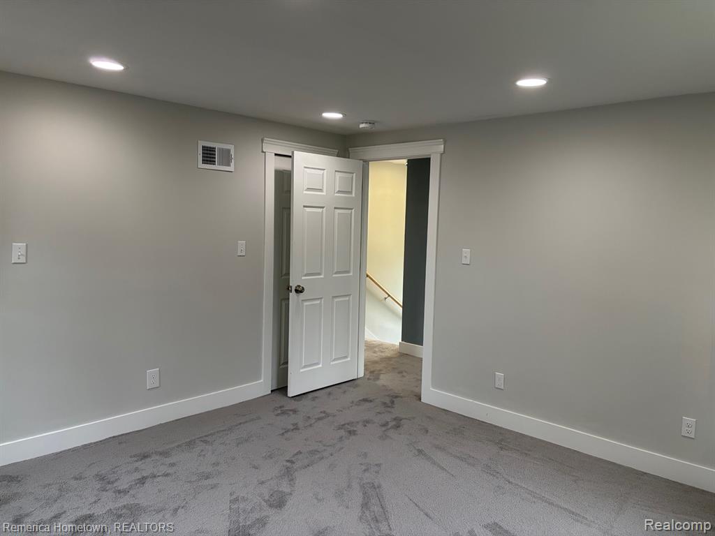 9614 Auburndale Street, Livonia, MI 48150 — Photo 12