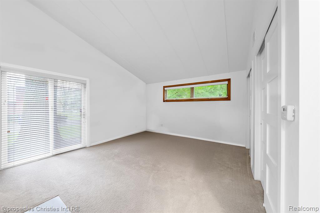 561 Yorkton Lane, Bloomfield Hills, MI 48304 — Photo 29