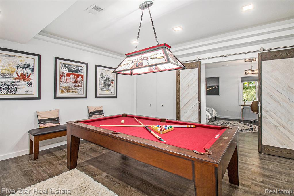 7025 Dandison Boulevard, West Bloomfield, MI 48324 — Photo 44