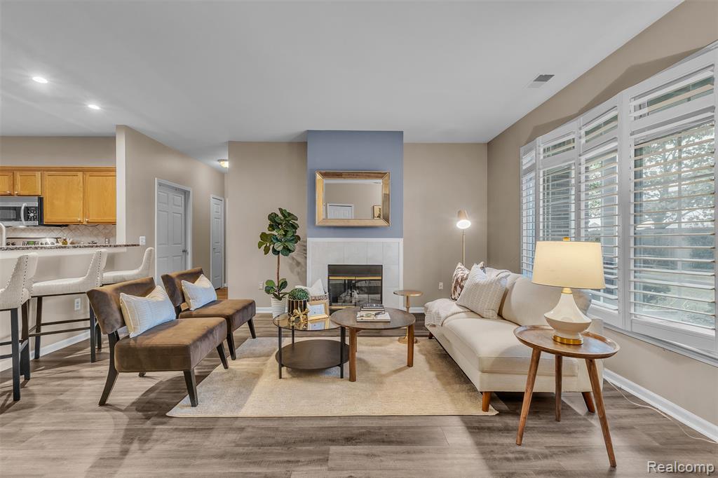 5589 TWIN OAKS Drive, Sterling Heights, MI 48314 — Photo 5