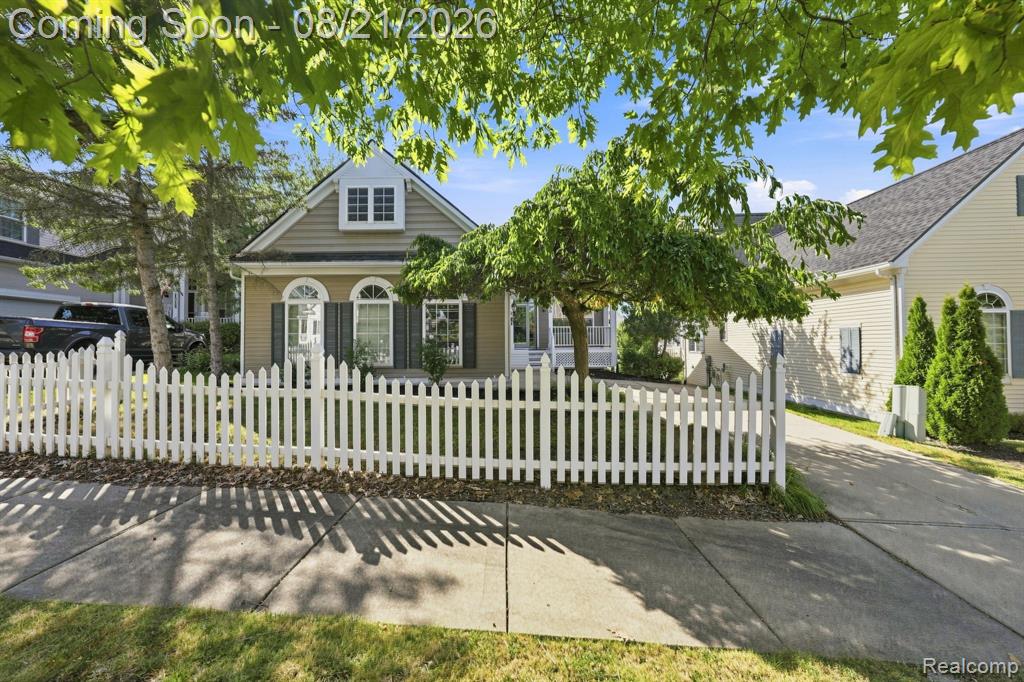 1200 Portsmouth Drive, Howell, MI 48843