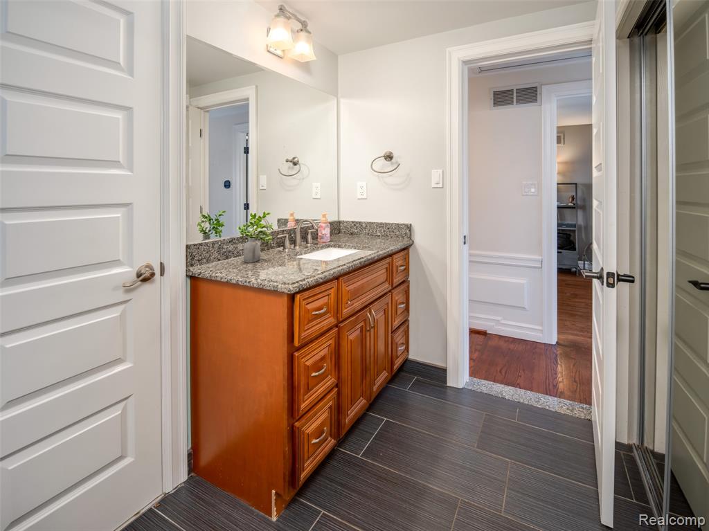 23750 E River Road, Grosse Ile, MI, 48138