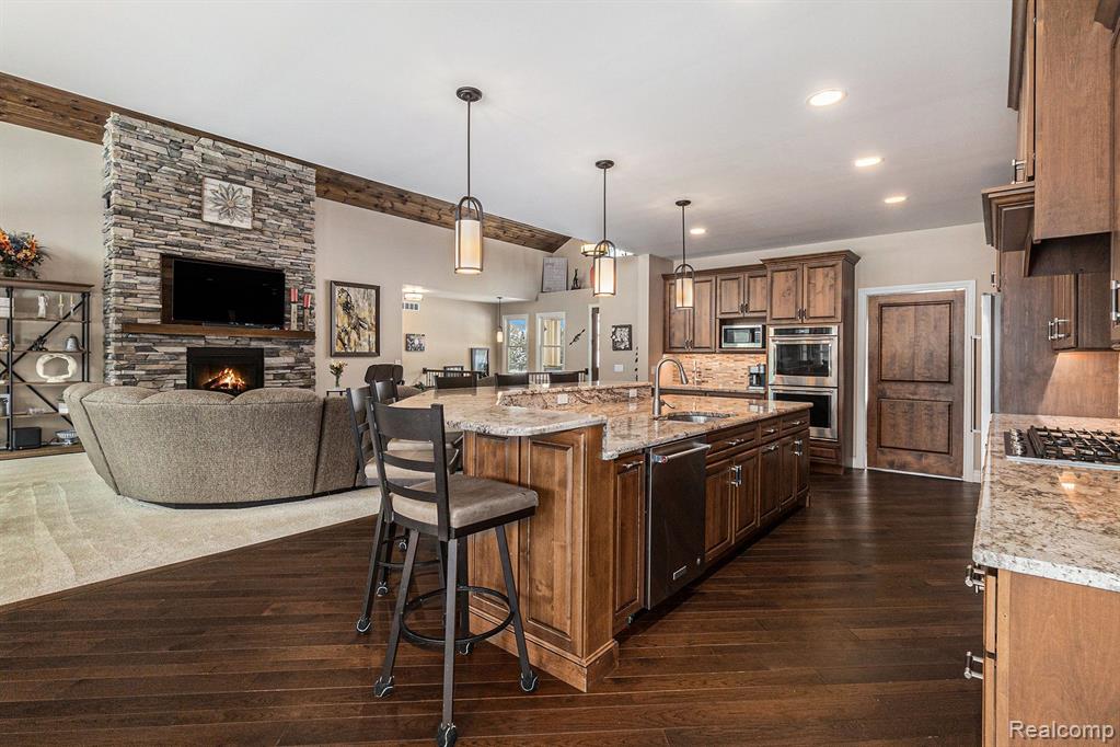 7196 MANOR Lane, Fowlerville, MI 48836 — Photo 10