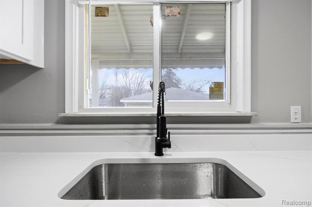4452 EDGEWOOD Street, Dearborn Heights, MI 48125 — Photo 11
