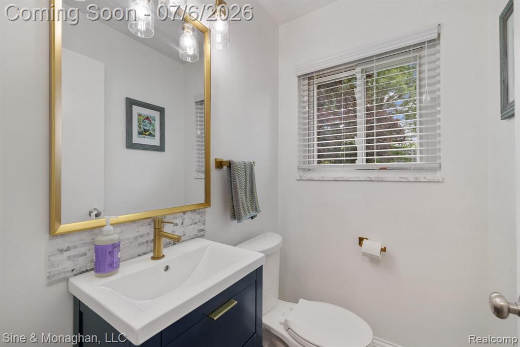 977 ROSLYN Road, Grosse Pointe Woods, MI 48236 — Photo 25