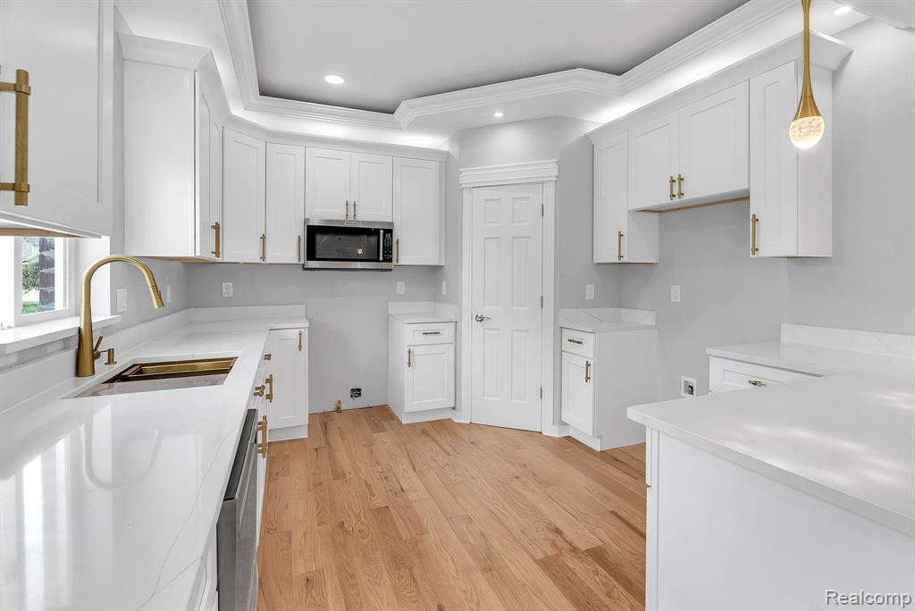 23594 Crescent Ridge Drive, New Boston, MI 48164 — Photo 11
