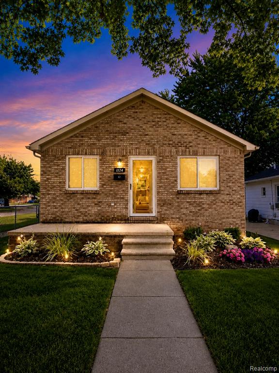 11124 Essex Avenue, Warren, MI 48089