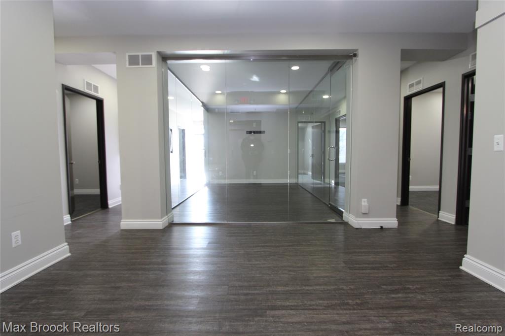 33060 Northwestern Highway, West Bloomfield, MI — Photo 2