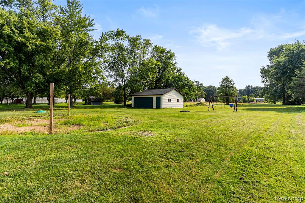 4303 Pratt Avenue, Grand Blanc, MI 48439 — Photo 34
