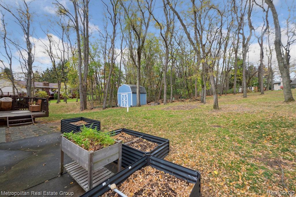 9327 LAKE CREST Drive, Whitmore Lake, MI 48189 — Photo 28
