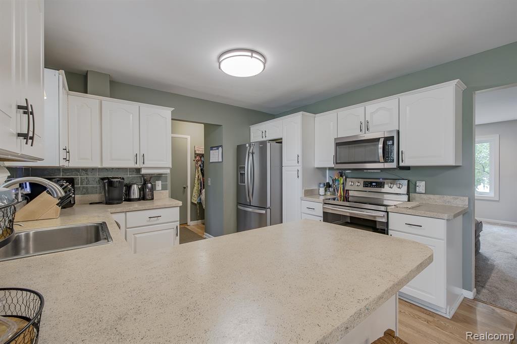 880 Joslyn Road, Lake Orion, MI 48362 — Photo 9