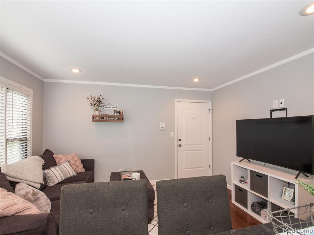 621 E Lincoln Avenue, Royal Oak, MI 48067 — Photo 6