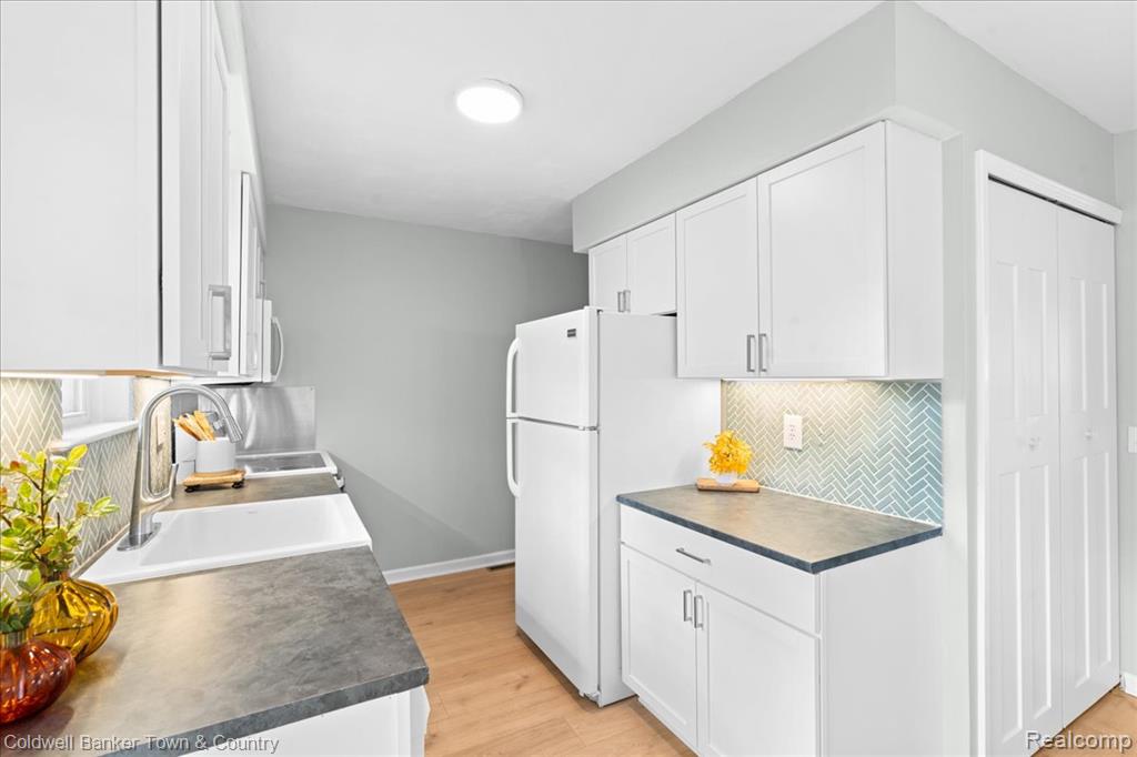 6232 Beechfield Drive, Lansing, MI 48911 — Photo 10