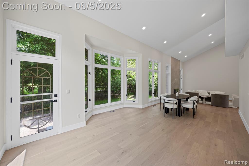 4610 Woodbine Circle, West Bloomfield, MI 48323 — Photo 11