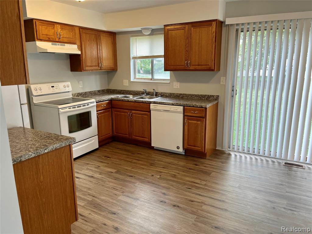 6626 Ardsley Court, Canton, MI 48187 — Photo 4