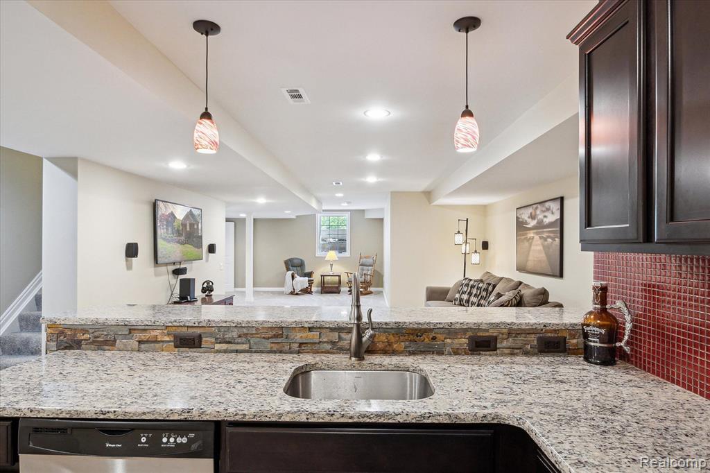 8504 Riverwalk Drive, Fenton, MI 48430 — Photo 51